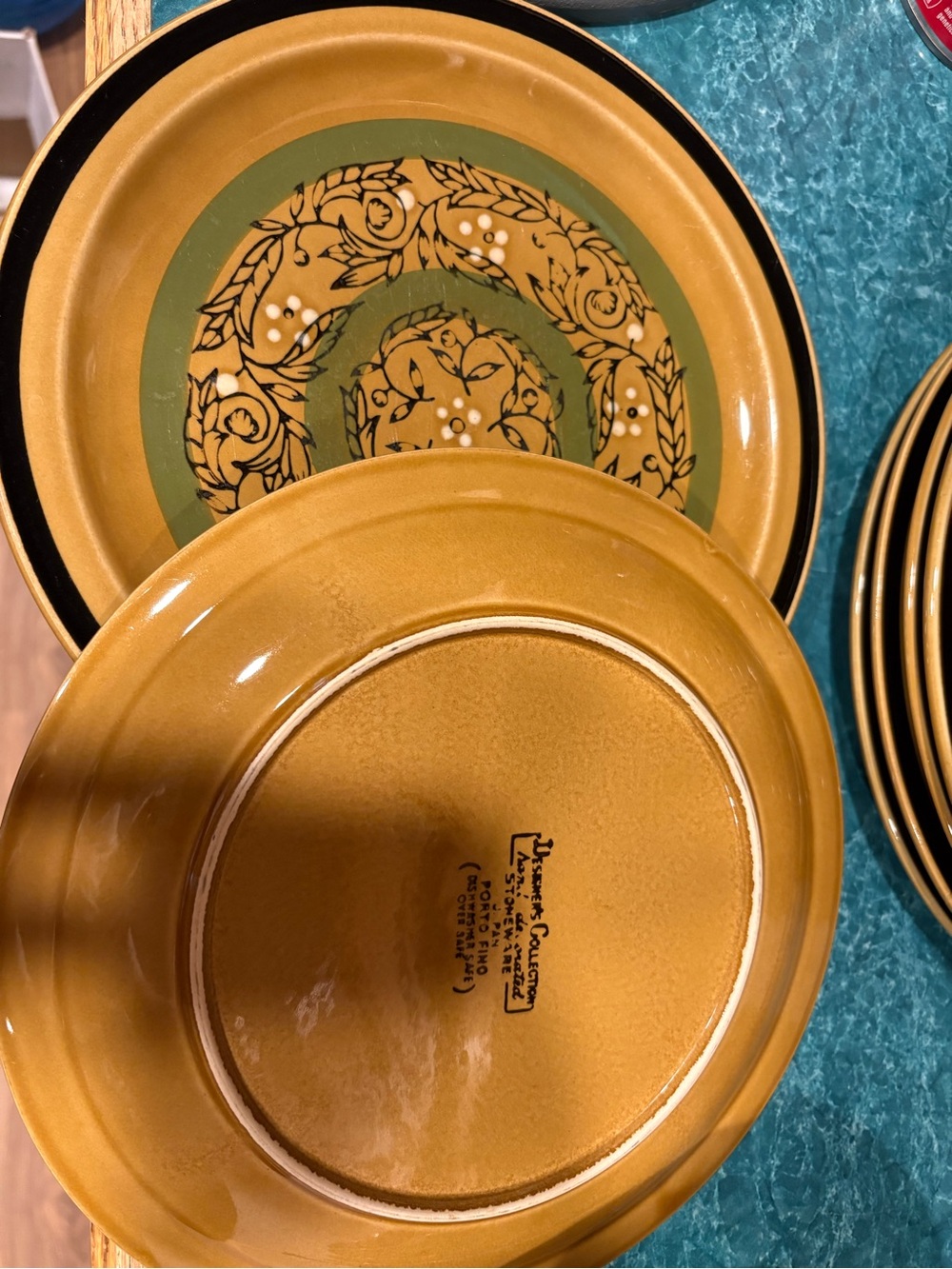 Harvest Gold Stoneware Medium Sized Plates - 2-Pack